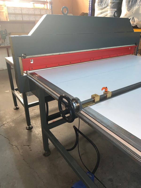 BLANKET CUTTING TABLE